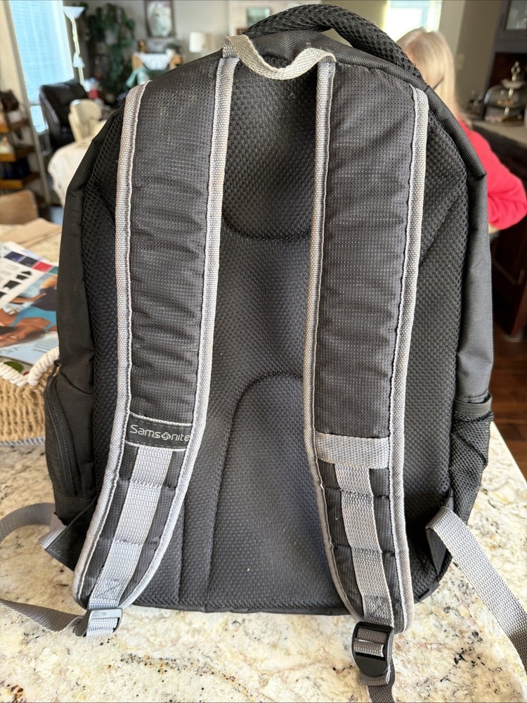 Samsonite Backpack Laptop Carry On Black Padded Back 17"x14". Good Shape