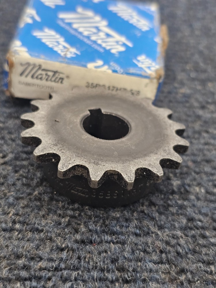 Martin 35BS17HT: Sabertooth Sprocket, 5/8" Bore Diameter, 17-Teeth