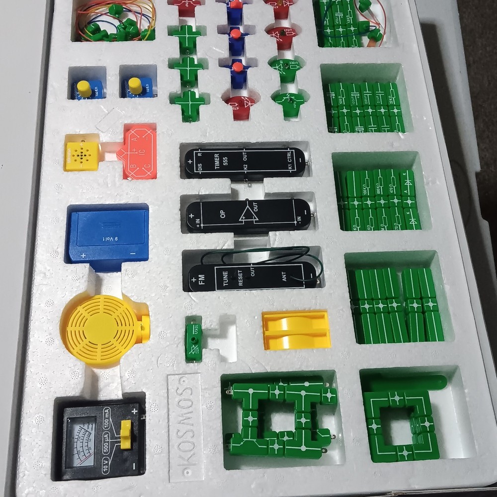 Thames & Kosmos Electronics Advanced Circuits Experiment Kit 141 Piece ages 10+