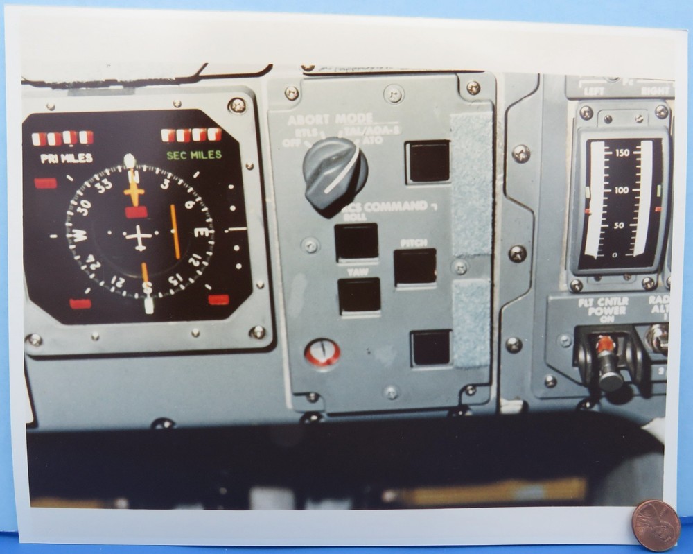 NASA PRESS PHOTO vtg Shuttle Challenger STS-51F Display Console Flight Deck #403