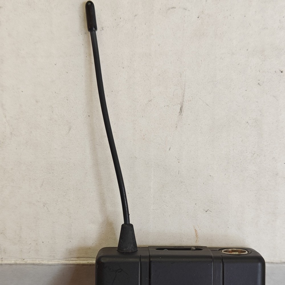 Shure U1-M4 Bodypack Transmitter - Frequency 662-692 MHz