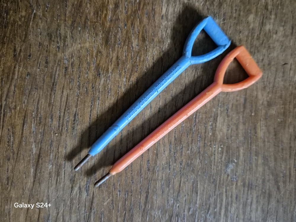 Britains Garden Range Tools Dibbers Orange And Blue X 2