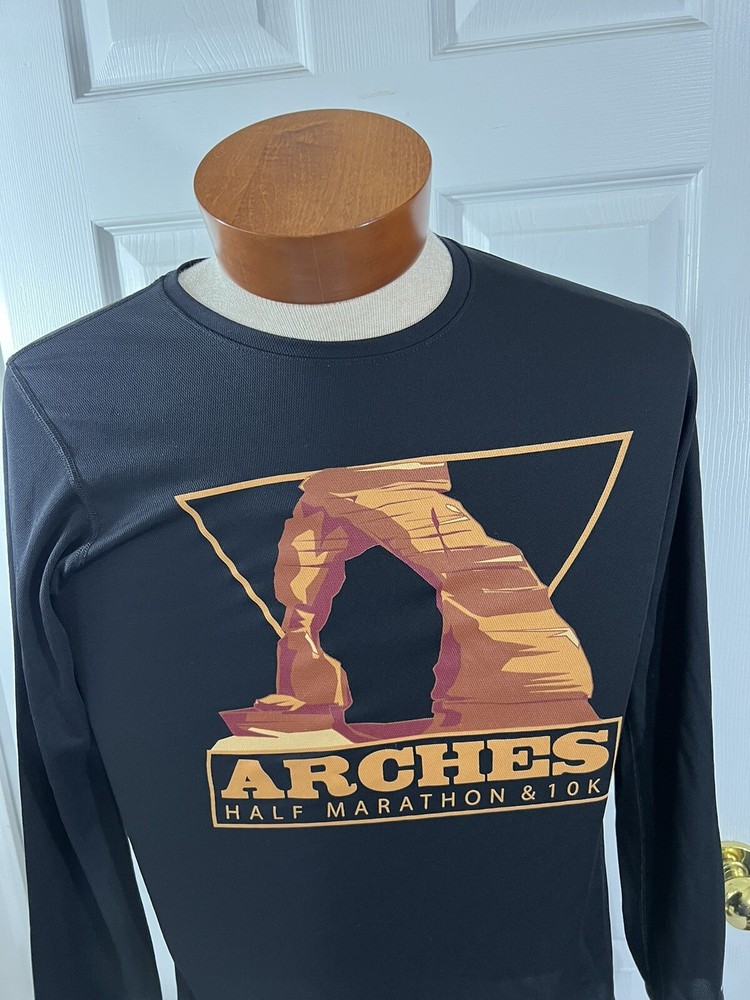 Arches Half Marathon Brooks Men’s Small Black Long Sleeve Active Ware Mad Moose
