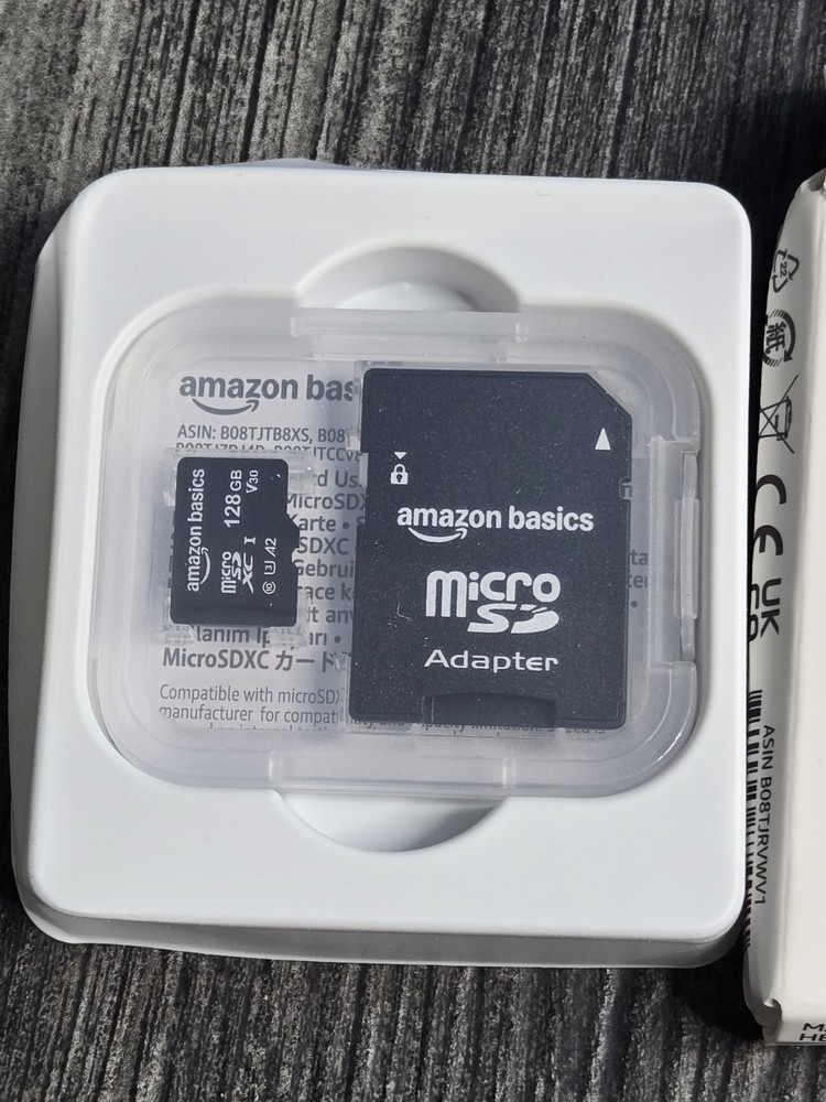 Amazon Basics 128GB micro SDXC 100Mb/s Memory Card New