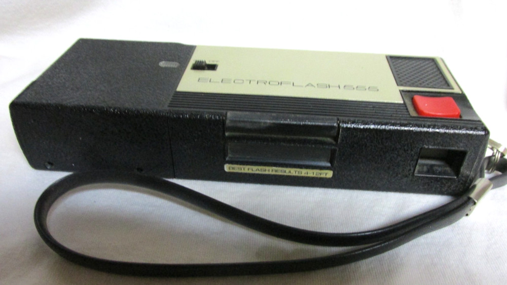 VINTAGE 1970s CONTINENTAL ELECTROFLASH 555 CAMERA