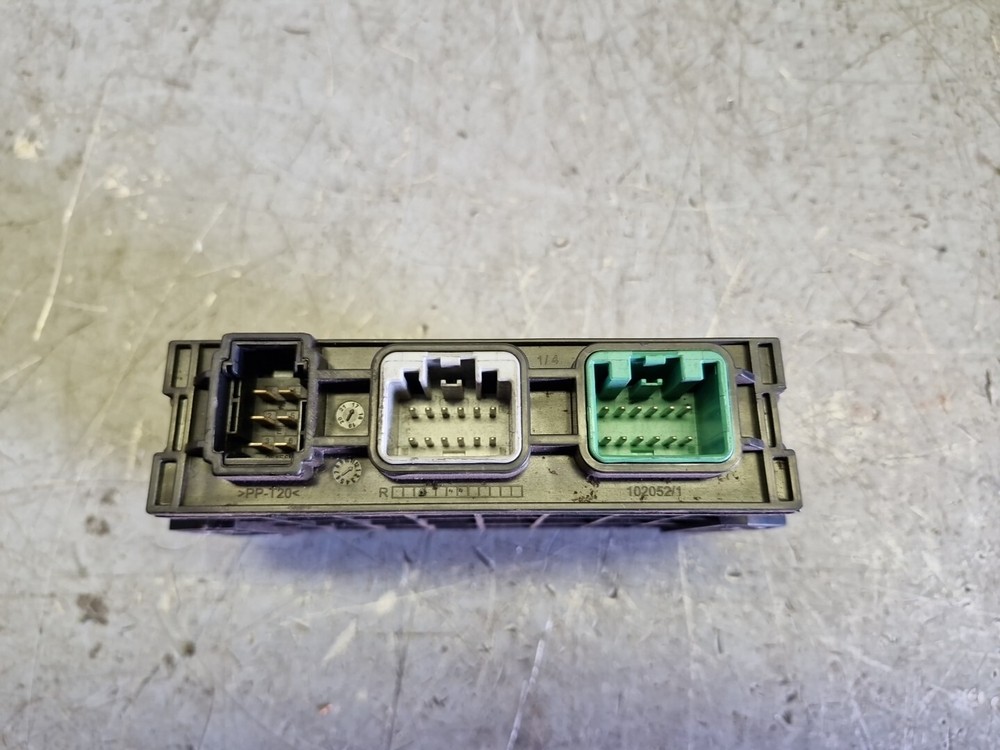 Renault T Range Door Control Module Left Side 22038906 P05