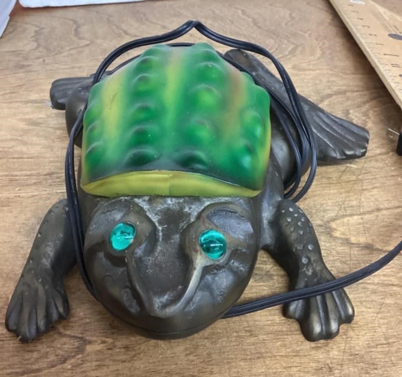 Vintage Castmetal Frog Light