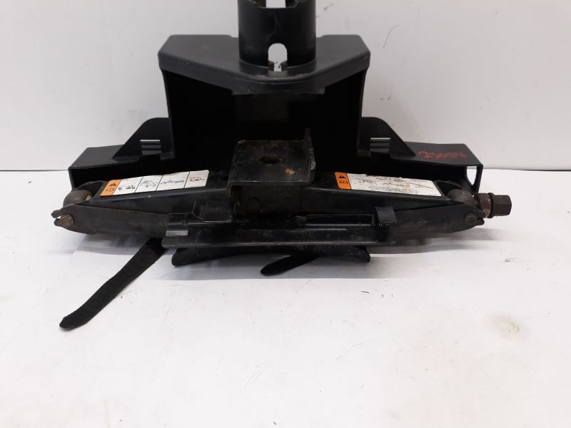 03-11 TOWN CAR JACK ASSEMBLY