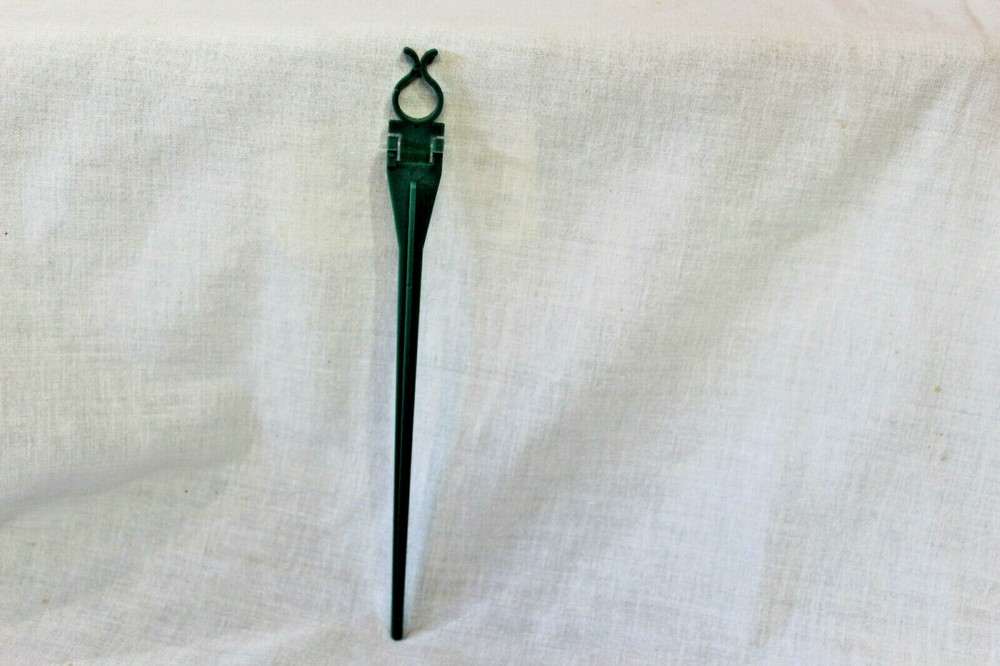 25 Count 7.5in.Universal Light Stakes NIB