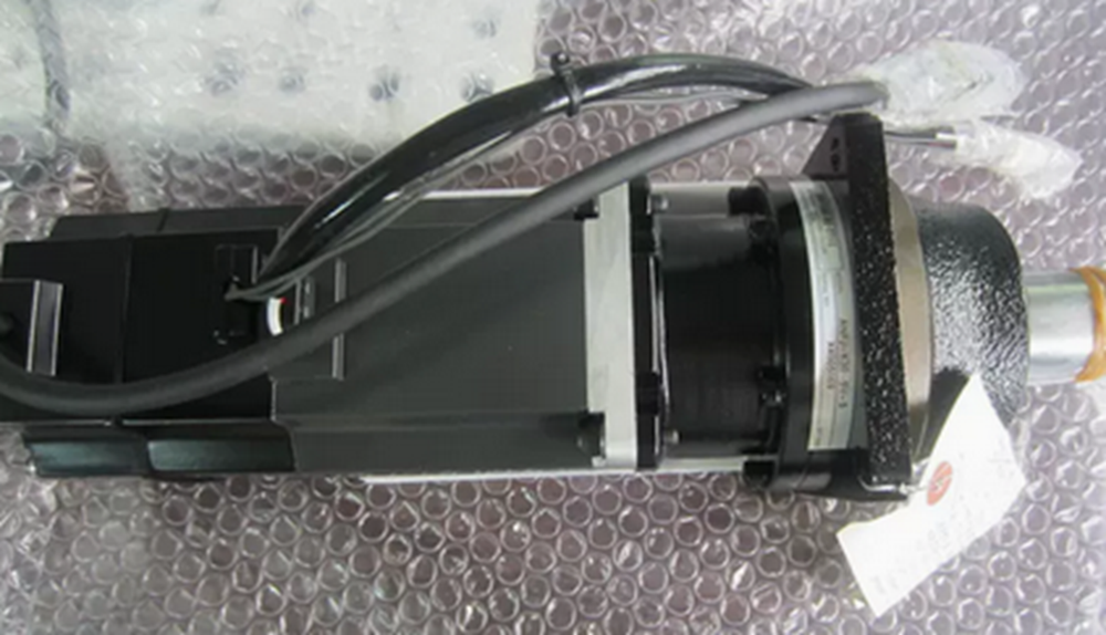 New in Box Mitsubishi HC-MF73BG2 Servo Motor