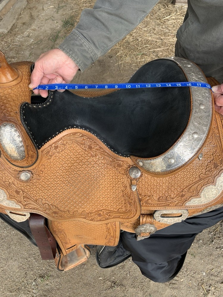 McLelland show Saddle
