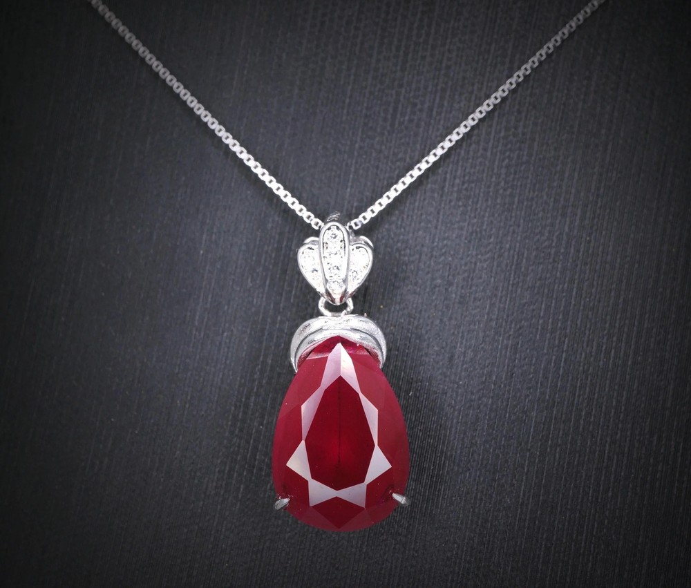 5.5 CT Teardrop Red Ruby Necklace， Diamond Crown Flower Red Ruby Pendant，