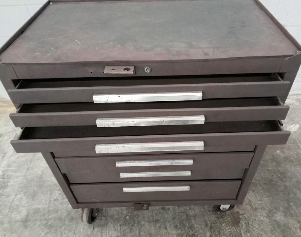 MEKENS 8 DRAWER ROLL AROUND TOOL BOX ***NO KEY***