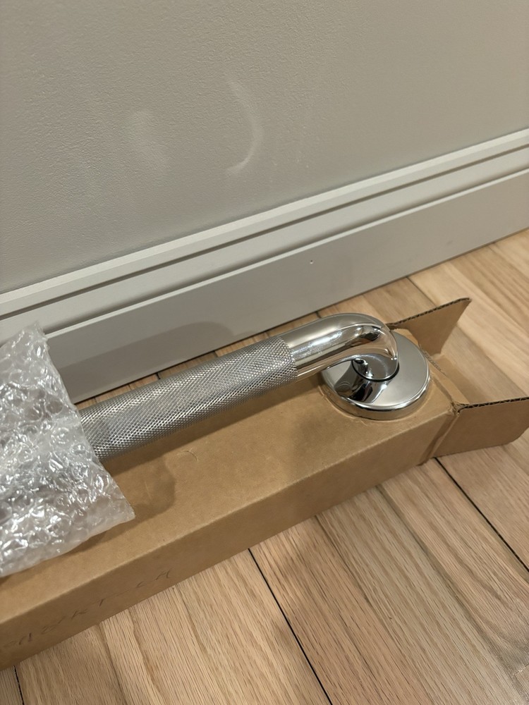 Elcoma 18” Peened Grab Bar In Polished Chrome