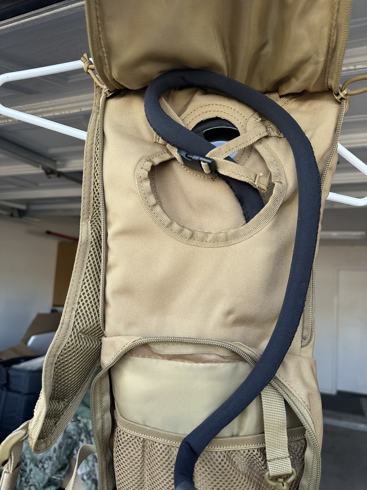 Tactical Hydration Backpack With 2.5 L Water Bladder Khaki Color