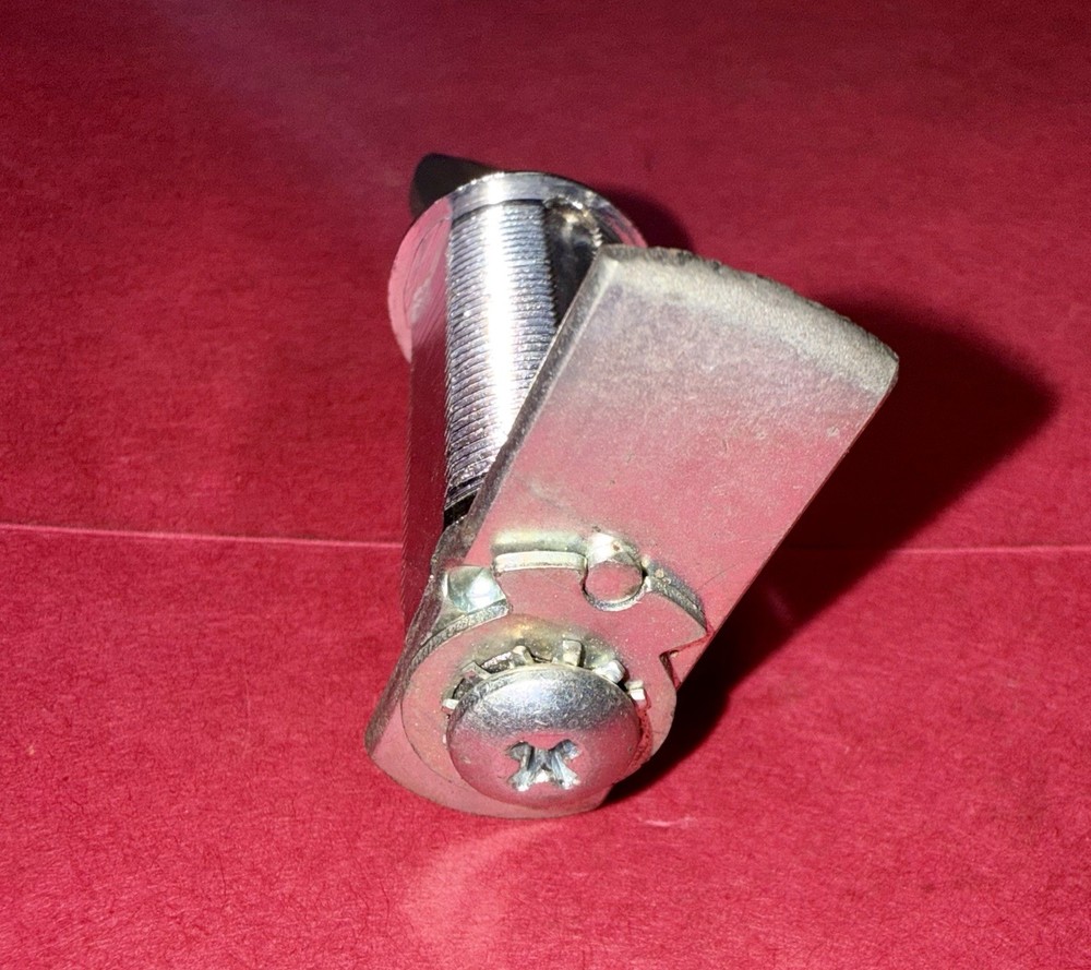 MISC Trailer lock with key 0946 used