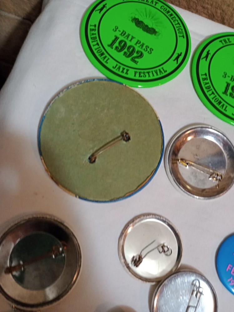 Vintage Various Pins Buttons SEE PICS. 35 Items.