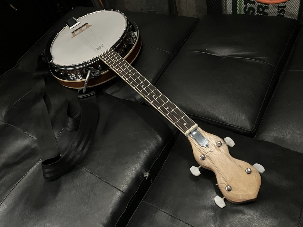 Dan Maloney’s Guitars Practice Left Handed Four String Banjo Holding Pattern
