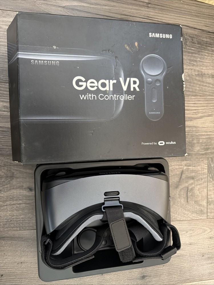 Samsung SM-R324 Gear VR W/Controller Powered by Oculus Open Box
