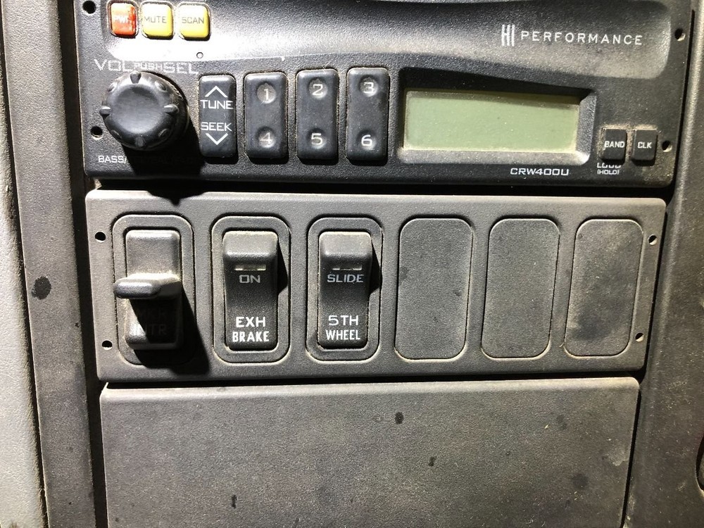 International 8500 SWITCH Dash Panel - Used | P/N 32237