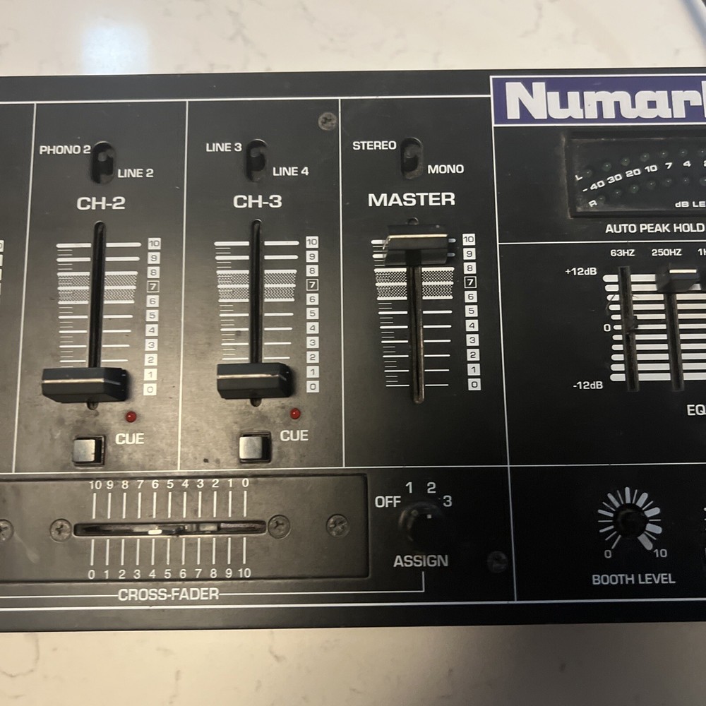 Numark DM1090 Mixer