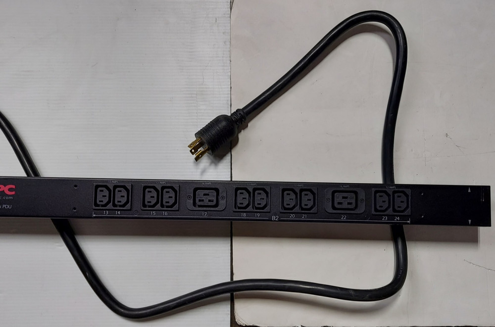 APC AP7541 PDU Basic Zero U 30A 200/208V 4.99kVA Zero U Rack-