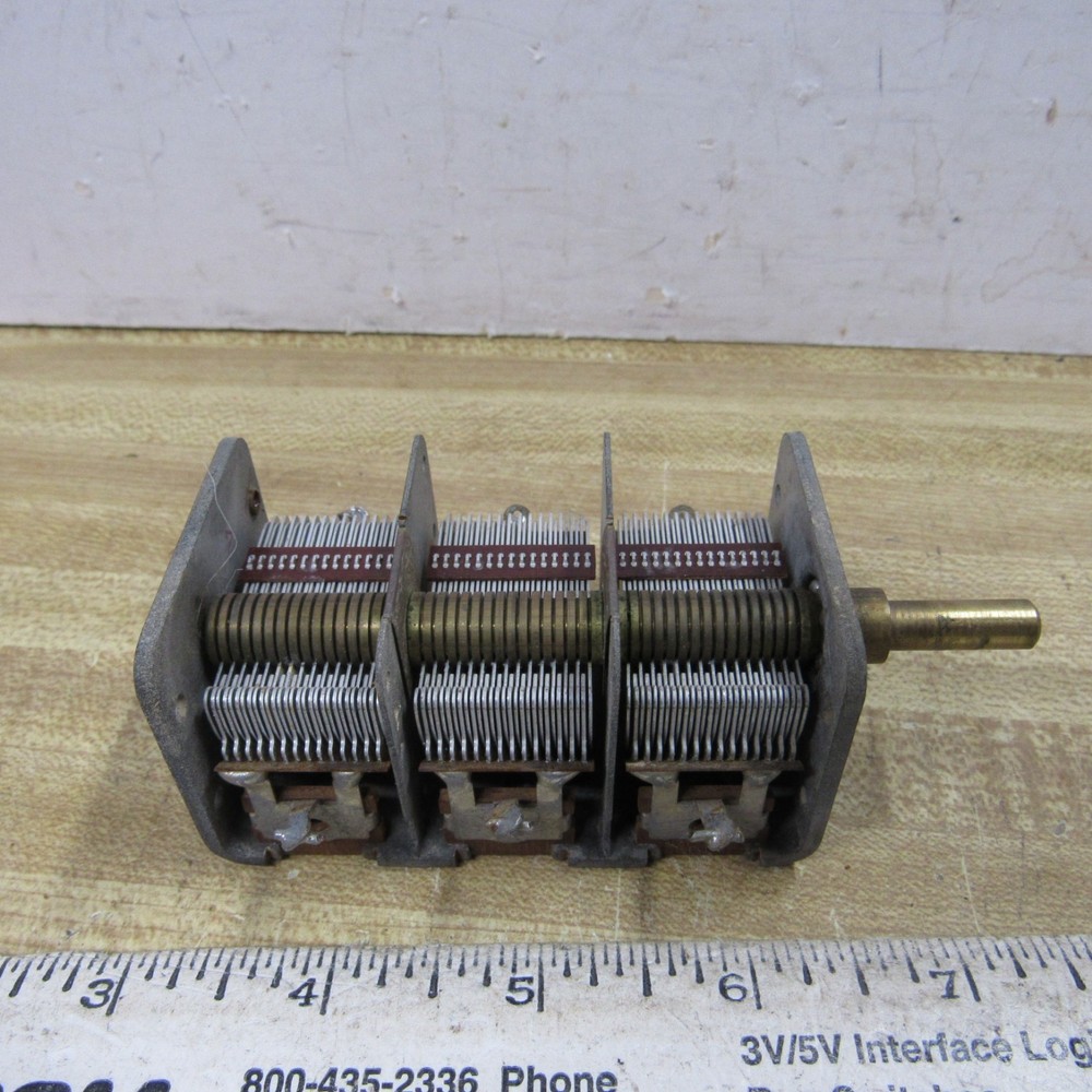 VARIABLE CAPACITOR 3 section 500 pF 13 to 530 pF 1/4 in