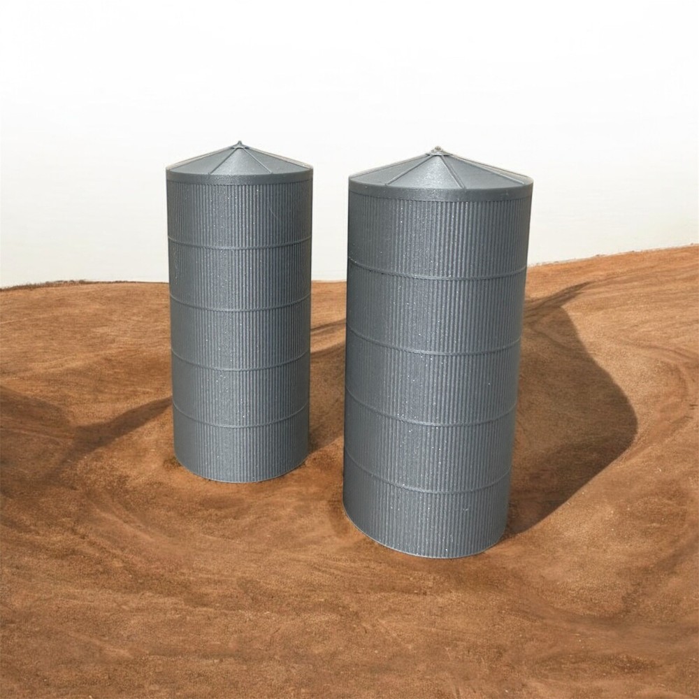 O Scale 1:48 20’ Grain Silos (2)