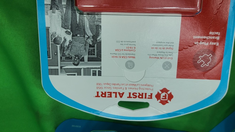 FIRST ALERT C0600 Plug-In Carbon Monoxide Detector