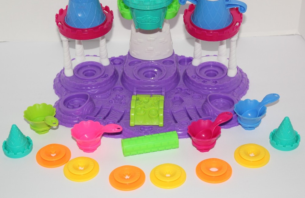 Play-Doh Kitchen Creations Ice Cream Castle - Complete except for 'Doh'