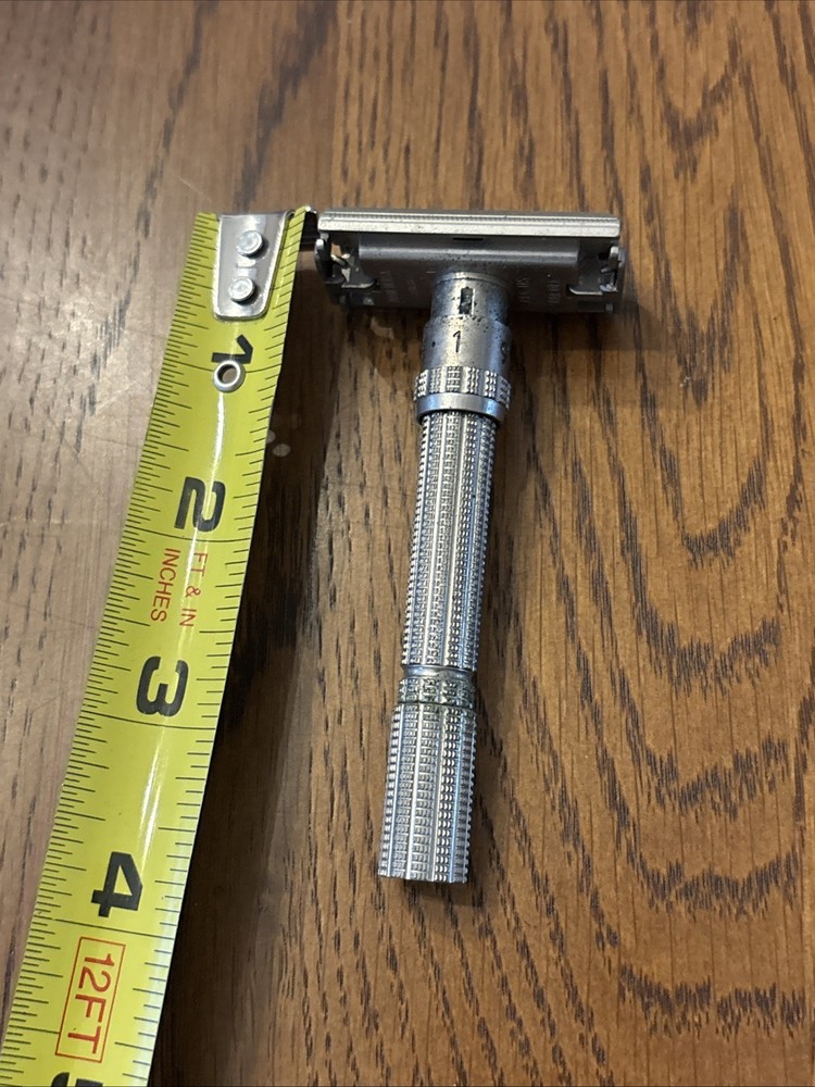 Vintage Gillette Adjustable Safety Razor With Plastic Case - *READ*