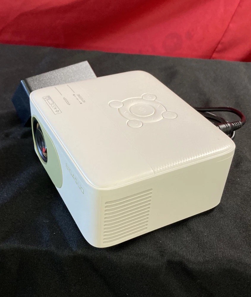 BIGASUO B110 Mini Projector Battery Powered with Bluetooth New Open Box