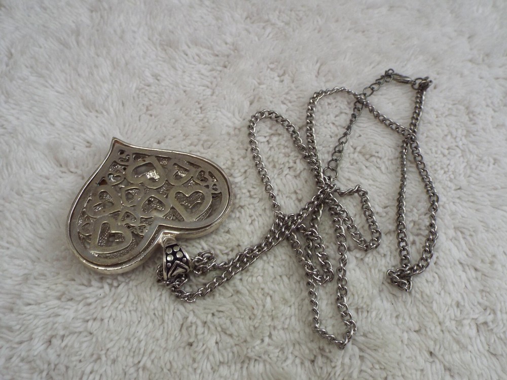 Silvertone Heart Pendant Necklace (D55)