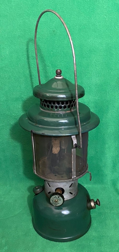 Vintage Coleman Lantern Model 220E
