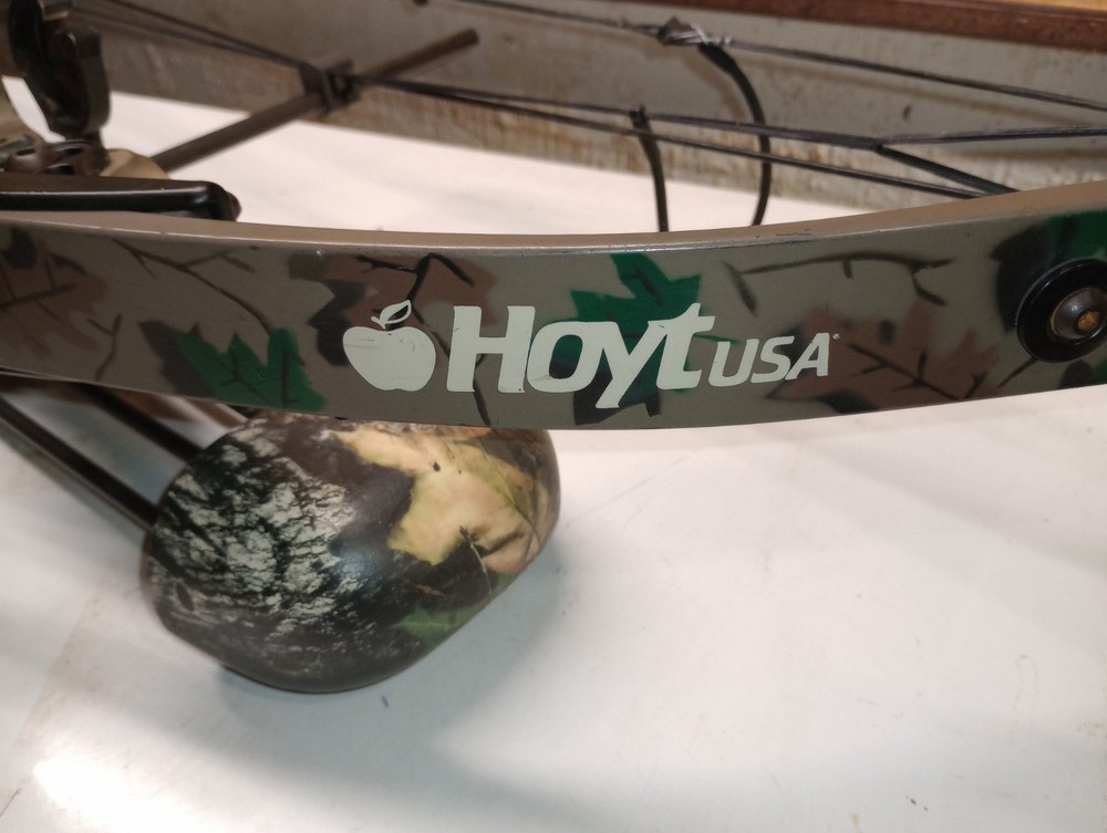 hoyt compound bow left handed