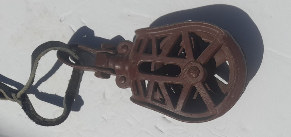 VINTAGE 4" TACKLE BLOCK