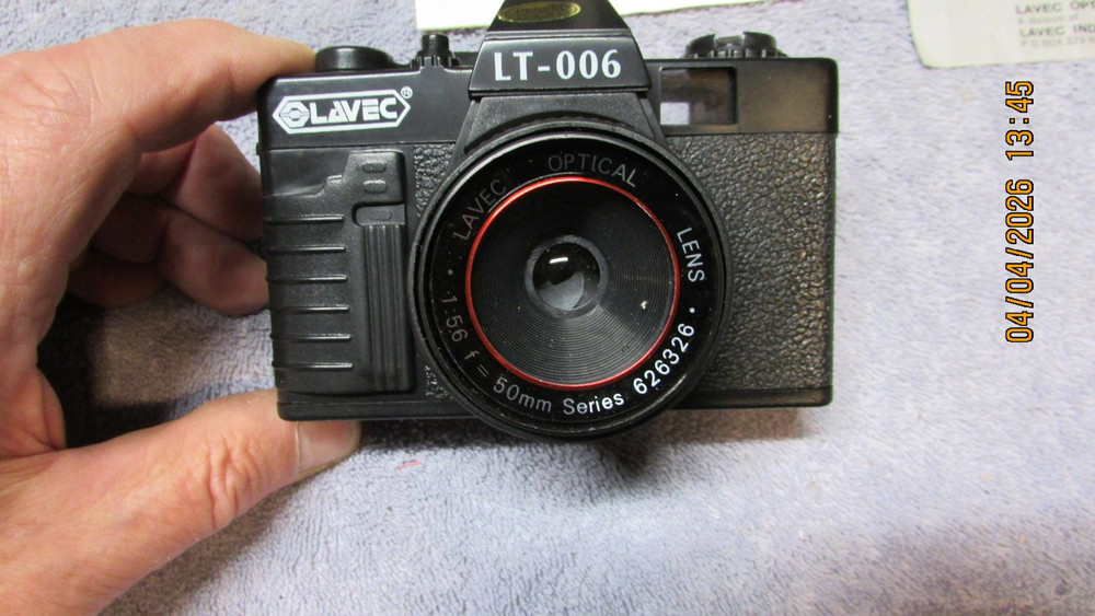 3 vintage cameras.