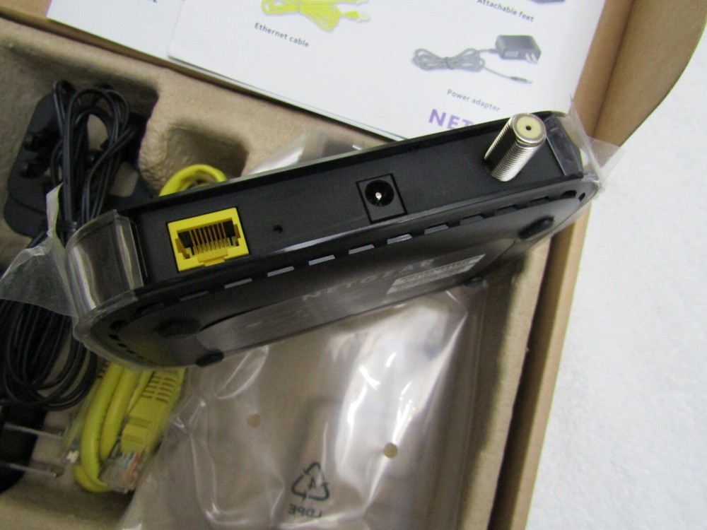 Netgear CM400 Cable Modem /w Box and Instructions Complete