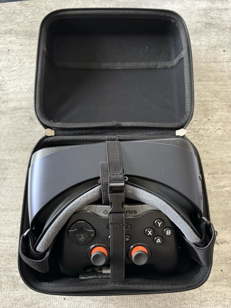 Samsung Gear VR Powered By Oculus, Steelseries Controller, & Hermit Shell Case