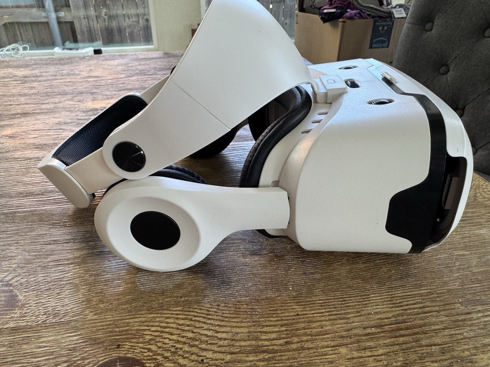 Retrak Utopia 360 Elite Edition Virtual Reality Headset - Headset only
