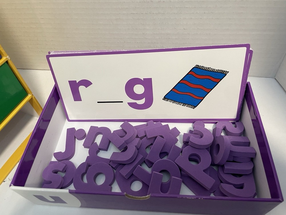 Lakeshore Learning I Can Build Simple Words Educational Kit