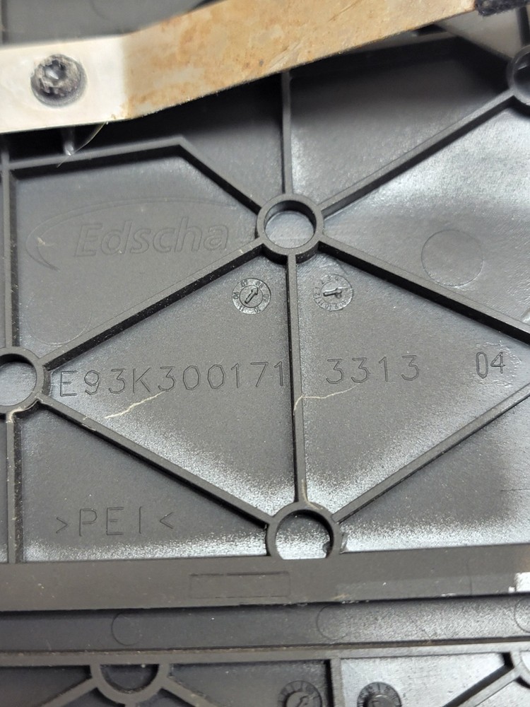 BMW E93 CONVERTIBLE REAR LEFT DRIVER SIDE DECK FLAP METAL COVER PANEL OEM