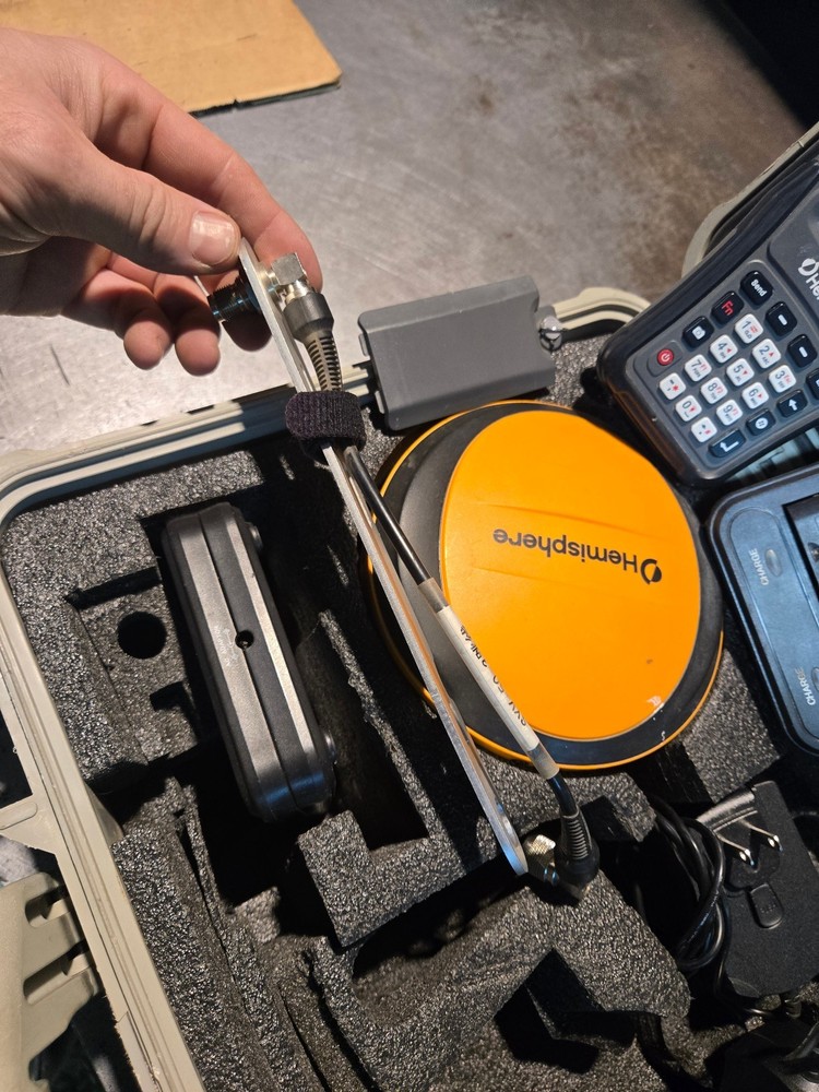 Hemisphere S631 GNSS GPS SURVEYOR Package REFERENCE 2A