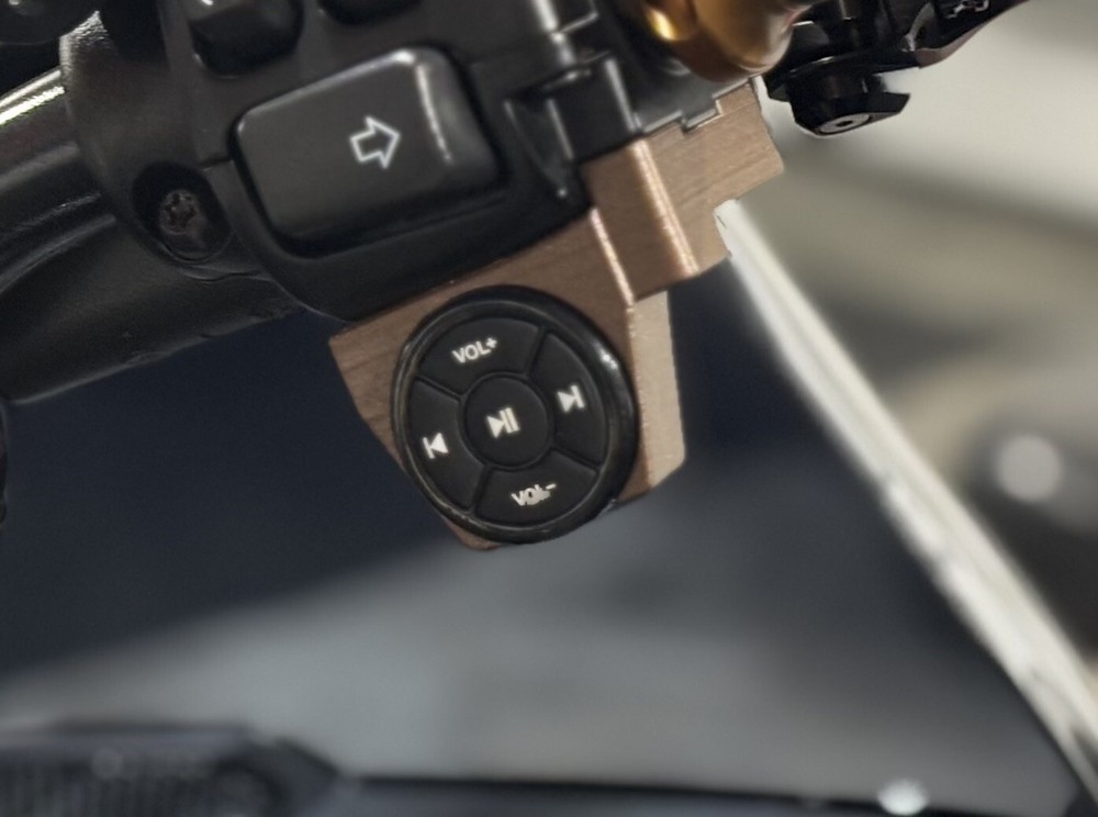 🇺🇸 HALREY DAVIDSON LOW RIDER S/ST CUSTOM BLUETOOTH MOUNT AND CONTROLLER 🇺🇸
