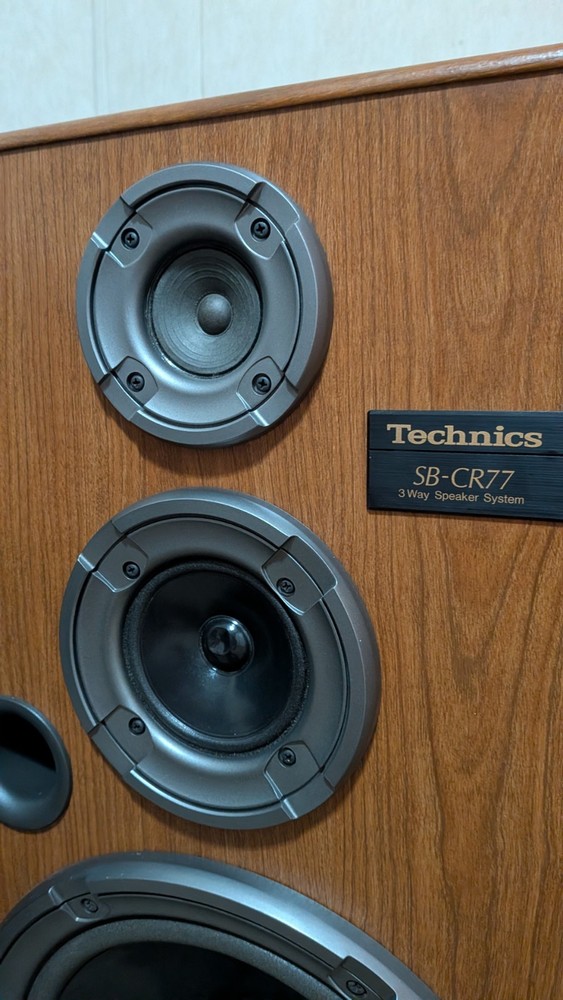 Technics Vintage Speaker Cabinets With Speaker Wire And Amplifier Receiver