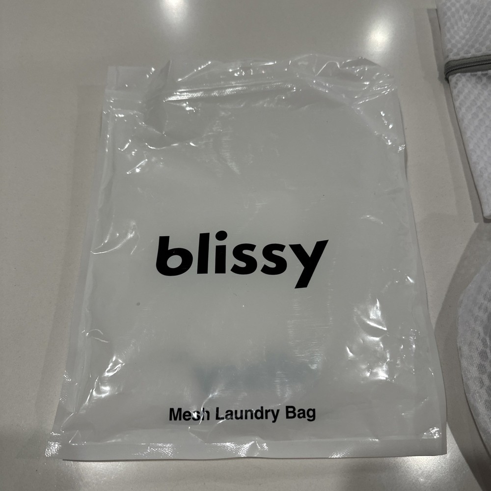 4 quantity BLISSY White Mesh Laundry Bags x2: Rectangular & Cylindrical. NEW.