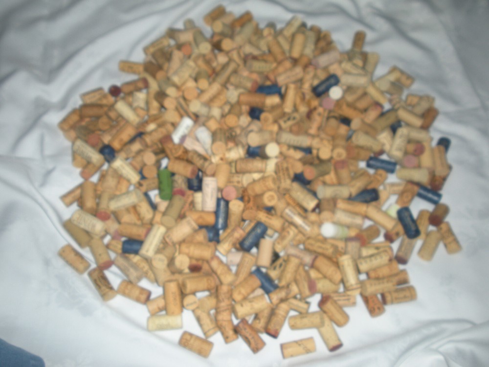 APPROX. 370 WINE CORKS