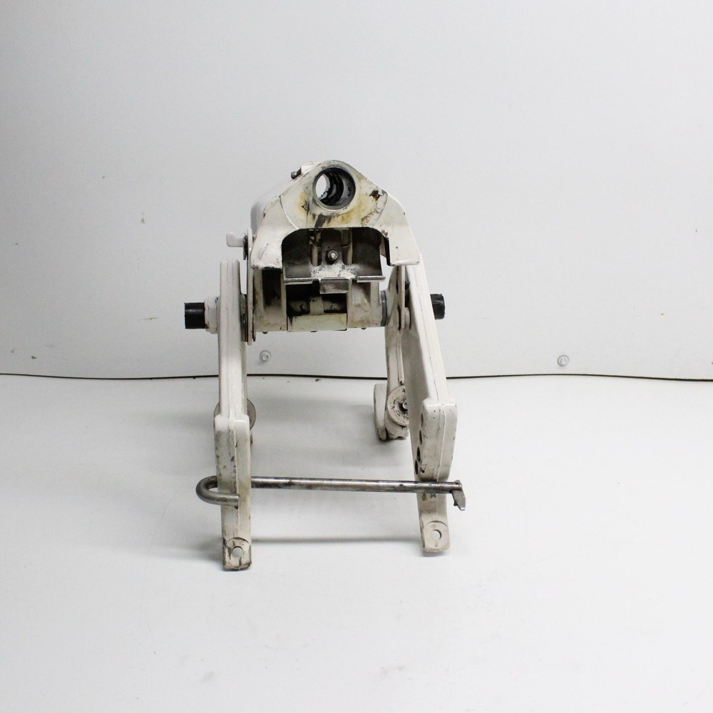 Chrysler 20 HP (1980) FA529072 SWIVEL BRACKET ASSY.