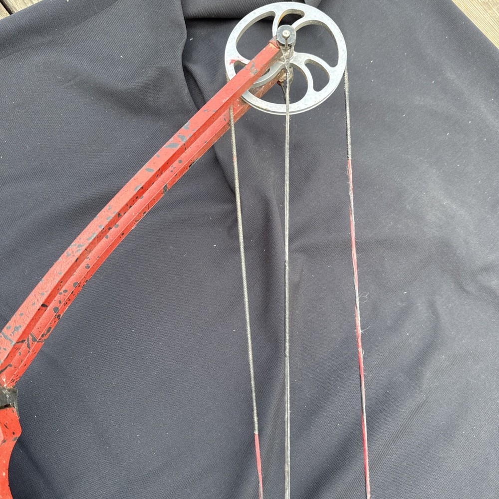 Genesis Archery Pro Compound Bow (Right Hand, Red)