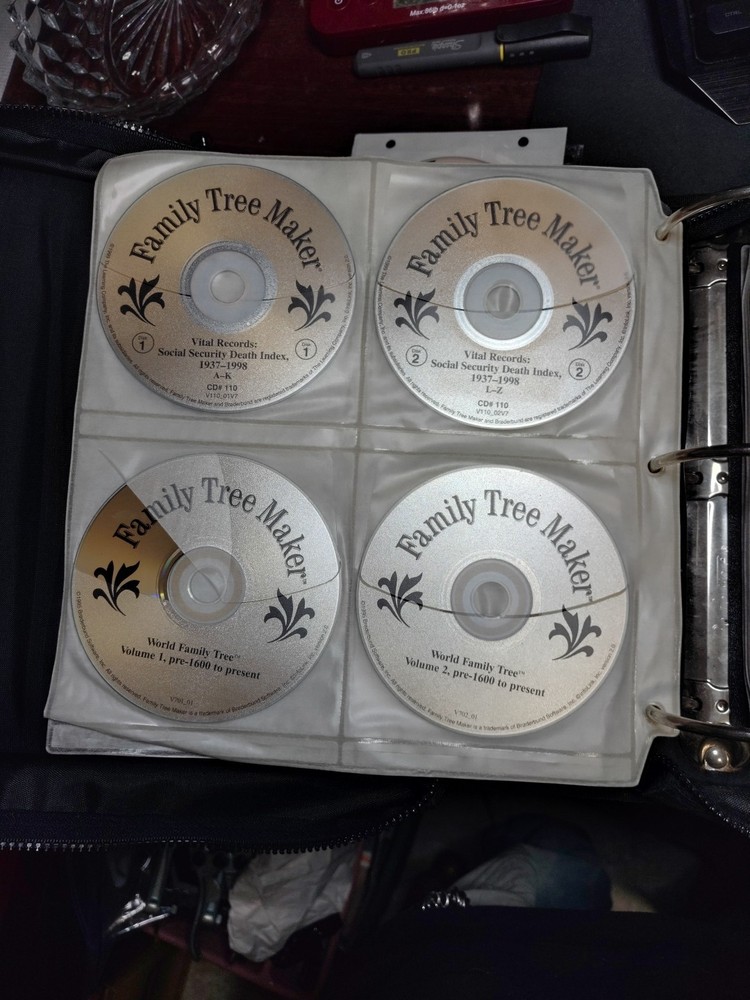 Vintage Apple Macintosh And Microsoft Large CD-Rom Software 90 Discs Lot